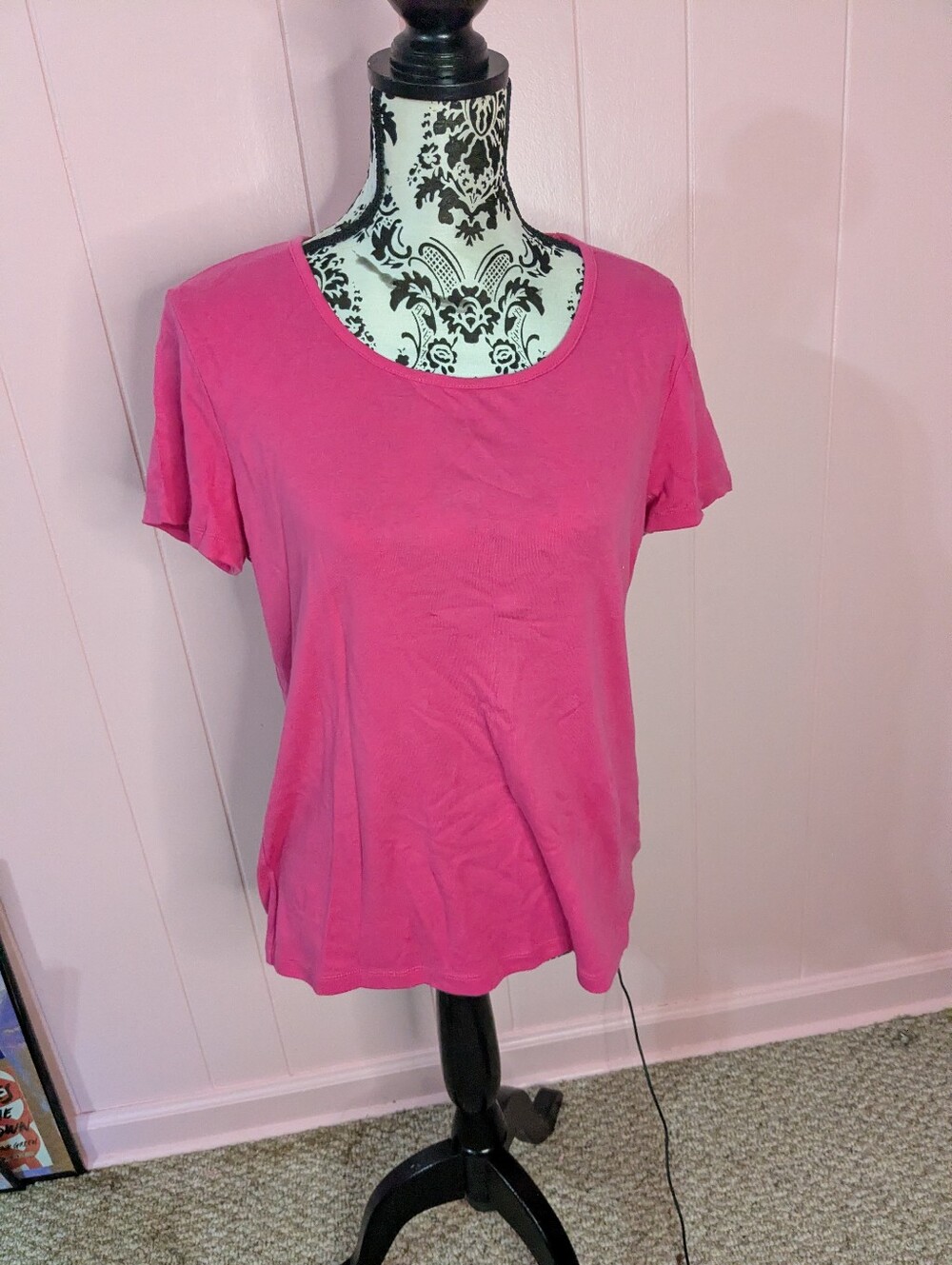 pink t shirt